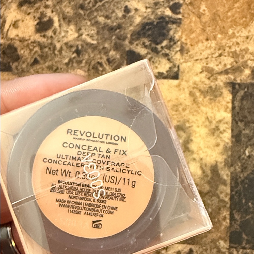 Revolution Ultimate Coverage Concealer - Deep Tan - Picture 2 of 6